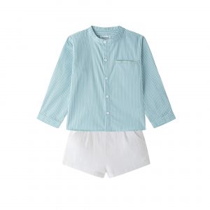 Conjunto camisa rayas verde+bermuda blanca.