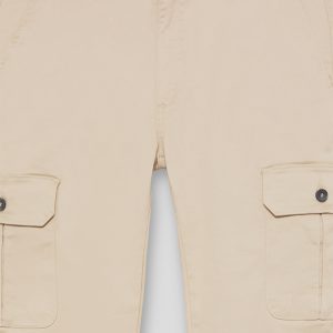 Pantalón chino con bolsillos