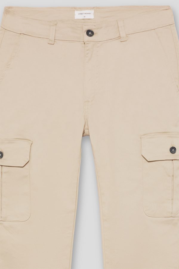 Pantalón chino con bolsillos