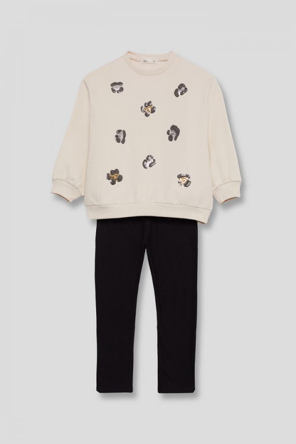 Conjunto sudadera y leggings.