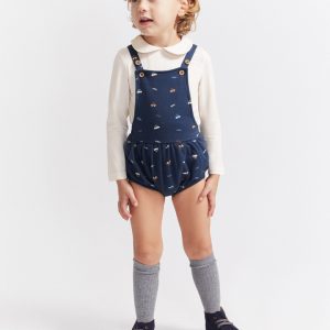 Conjunto de camiseta y ranita con tirantes.