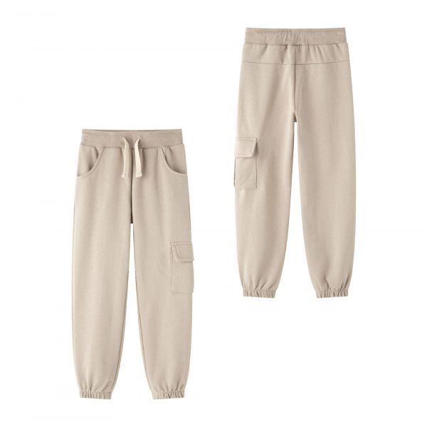 Pantalón deportivo bolsillo lateral color lino.