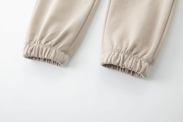 Pantalón deportivo bolsillo lateral color lino. - Imagen 2
