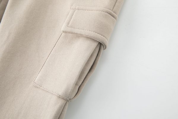 Pantalón deportivo bolsillo lateral color lino. - Imagen 3