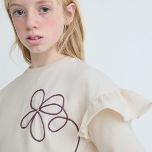 Sudadera marfil flor lila.